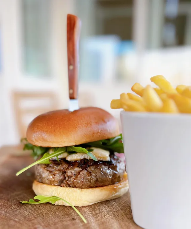 Reef American Bar & Grill