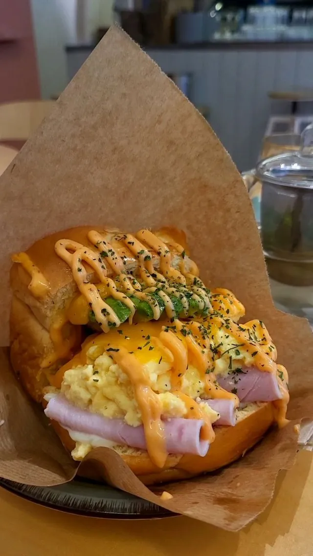 Brekkie44